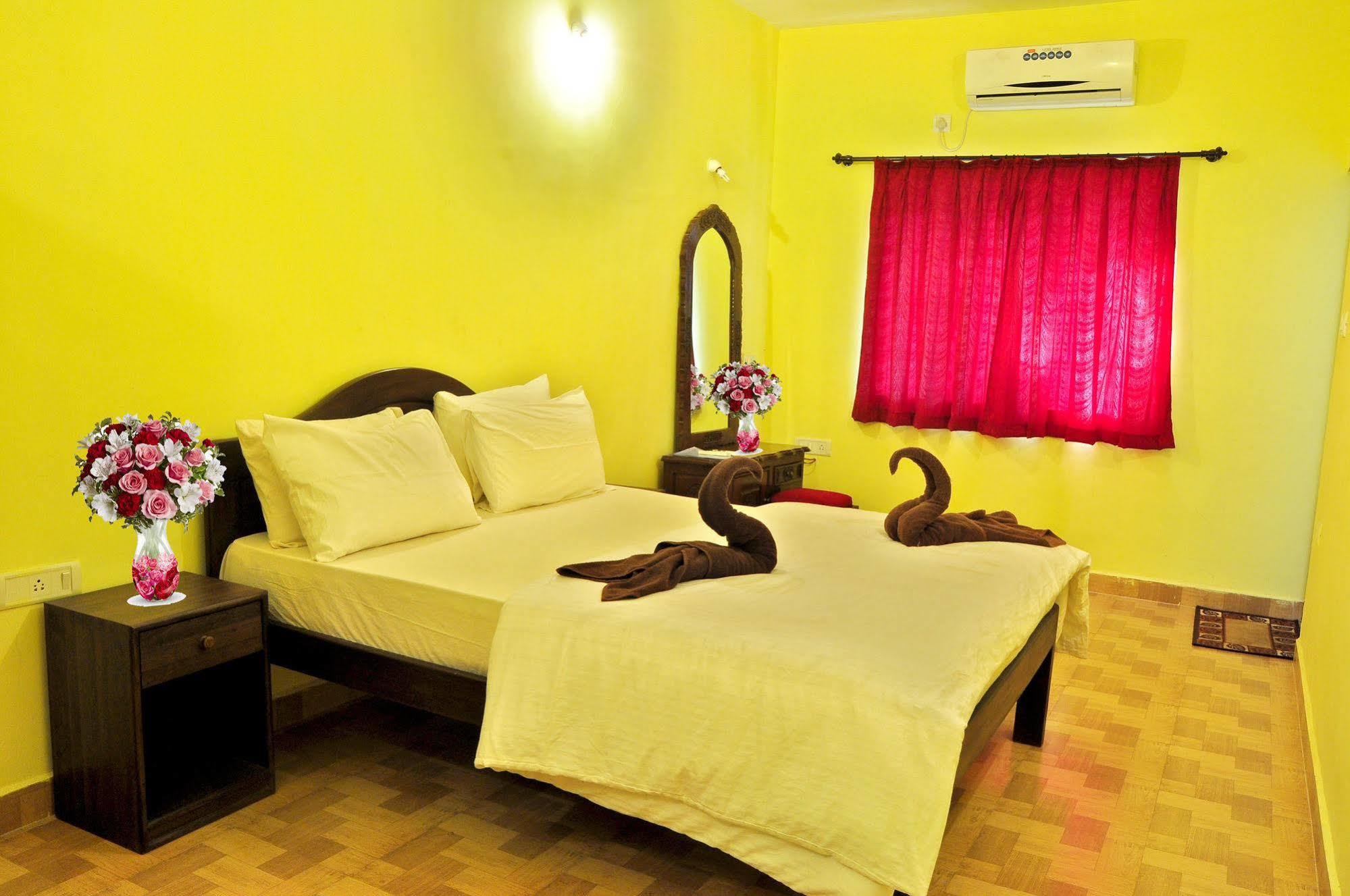 Marina Bay Beach Resort Candolim Εξωτερικό φωτογραφία